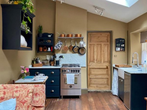 Little Hideaway - Central Frome